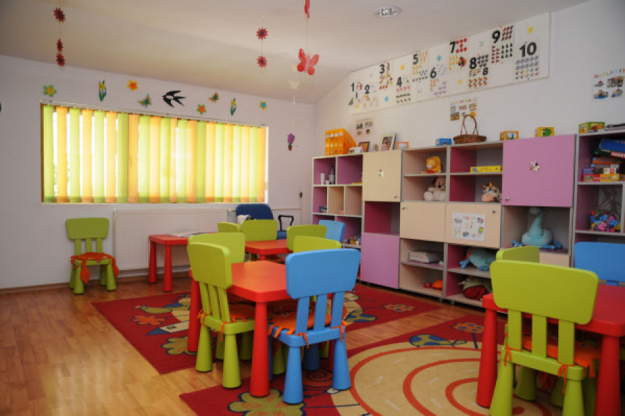 Pentru că părinţii nu l-au vaccinat, un copil nu e primit la creșă. Acuze de discriminare şi apărări legale